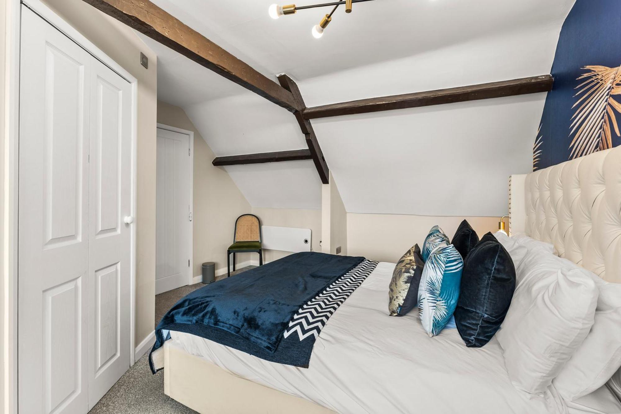 30 Percent Off The Sophisticated Abode - 3 Bed Apartment